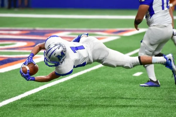 american football touchdown catch